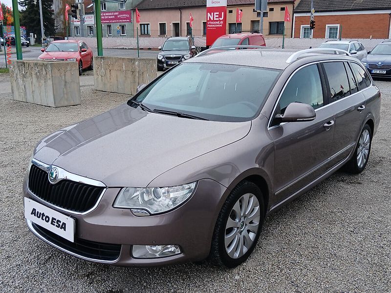 Škoda Superb (2011) 2.0TDi, DSG, výhřev sed. - fotka 3 z 21