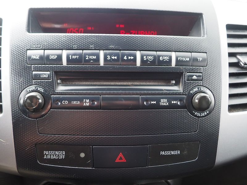 Mitsubishi Outlander (2010) 2.0 DI-D, 123 kW, 4x4 - fotka 27 z 35