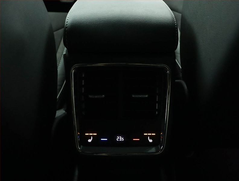 Škoda Enyaq (2023) Sportline 60 (62 kWh), SoH 93% - fotka 17 z 21