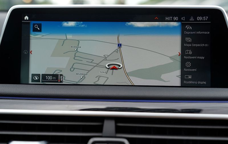 BMW Řada 7 730d xDrive/9AT/Lasery - fotka 36 z 44