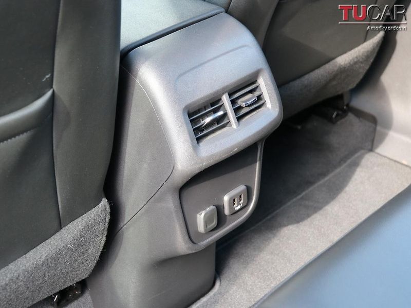 Chevrolet Equinox (2021) 1.6 Diesel AWD Automat  - fotka 32 z 37