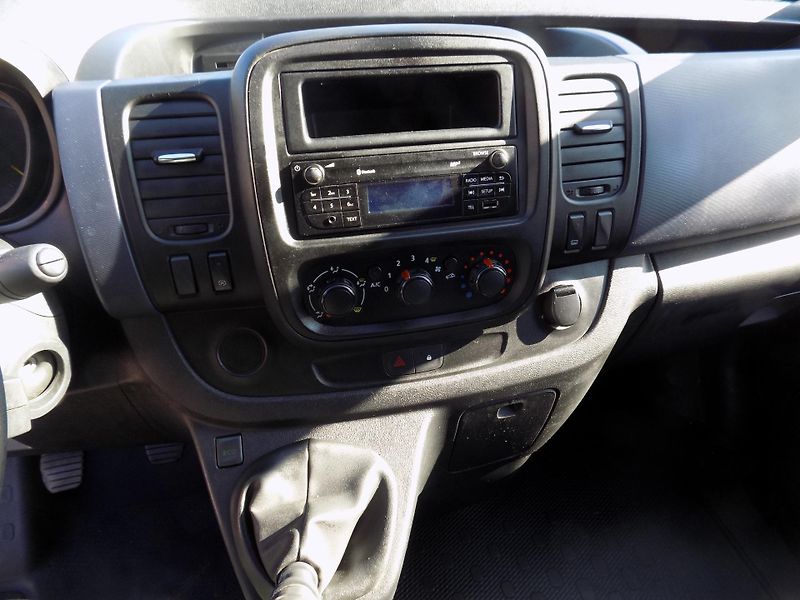 Opel Vivaro (2016) 1,6 88KW KLIMA - fotka 27 z 45