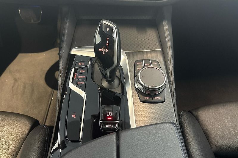 BMW Řada 5 520d xDrive - fotka 10 z 12