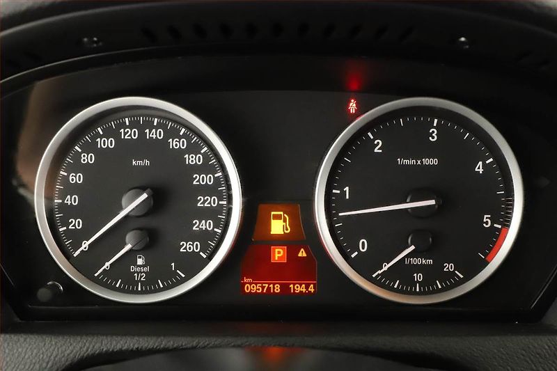 BMW X6 (2013) M Paket xDrive40d - fotka 4 z 12