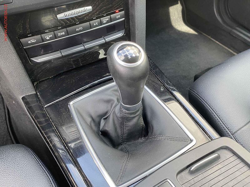 Mercedes-Benz Třídy E (2011) 2.2 CDi E200, Avantgarde - fotka 16 z 18