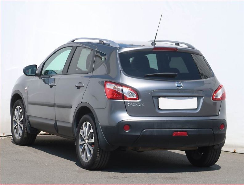 Nissan Qashqai (2013) 2.0, Automat, ČR,1.maj - fotka 4 z 21