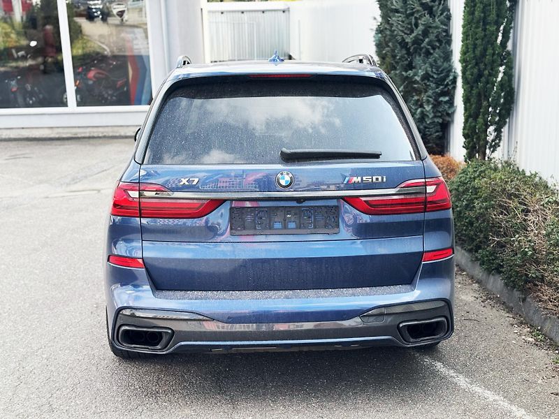 BMW X7 (2020) M50i PANO B&W TV NIGHTvis - fotka 6 z 12