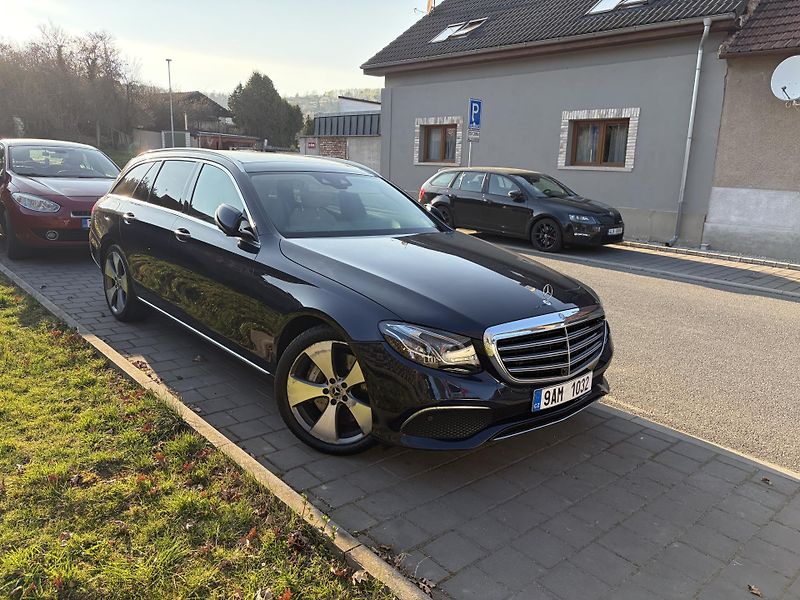 Mercedes-Benz Třídy E (2018) 350D4x4,EXCLUSIV,tažné,PANORAM - fotka 19 z 19