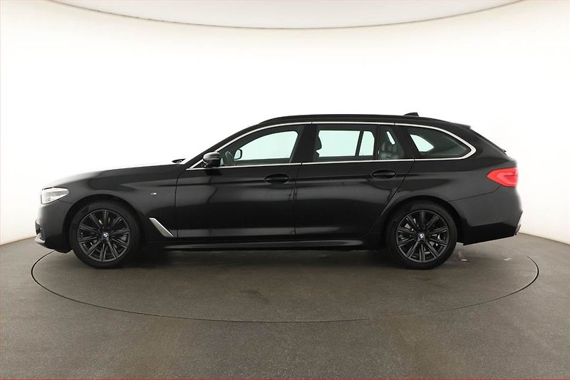 BMW Řada 5 (2020) 520d xDrive - fotka 3 z 21