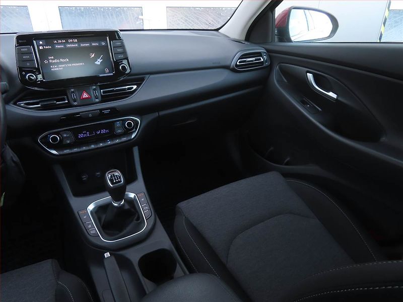 Hyundai i30 (2023) Family 1.5 T-GDI MHEV - fotka 8 z 19