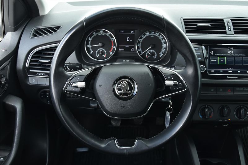 Škoda Fabia 1.0 TSI AMBITION TOUR DPH ČR - fotka 12 z 20