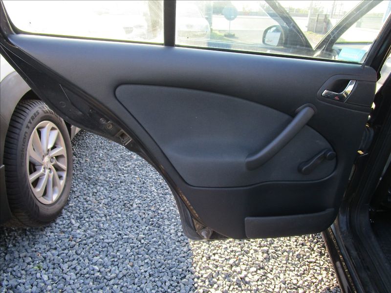 Škoda Octavia 1.6MPi 75kW Tour, klima, 2. ma - fotka 27 z 37