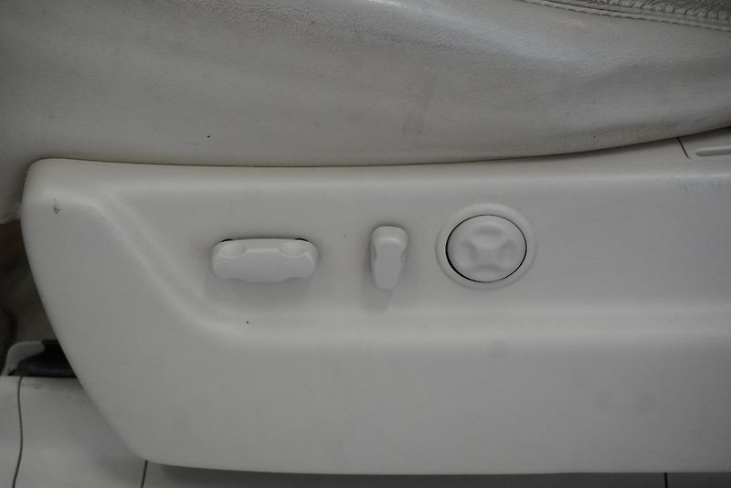 Cadillac Escalade 6,2I V8 4WD AUT. - fotka 13 z 32