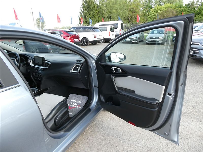 Kia Ceed 1,4 T-GDi 103kW EXCLUSIVE, ČR - fotka 25 z 42