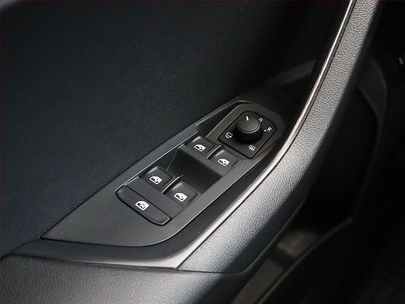 Škoda Karoq (2022) Sportline 2.0 TSI - fotka 19 z 22