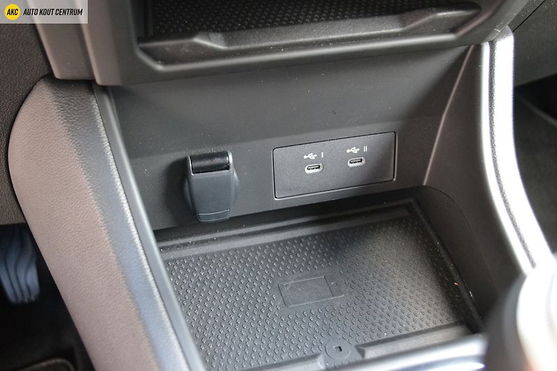 Renault Captur techno mild hybrid 140 - fotka 34 z 52