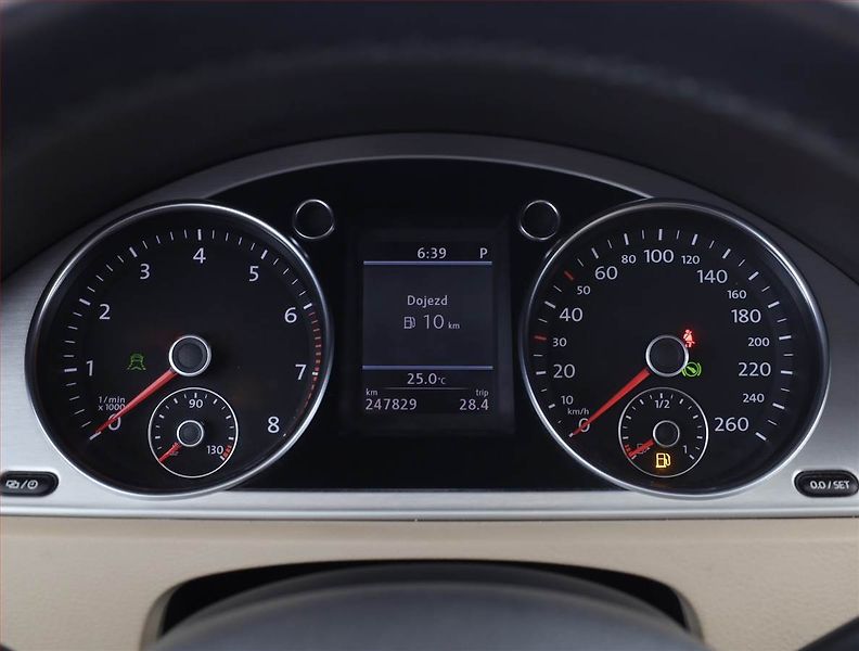 Volkswagen Passat (2012) Highline 3.6 V6, 4X4, Automat - fotka 9 z 17