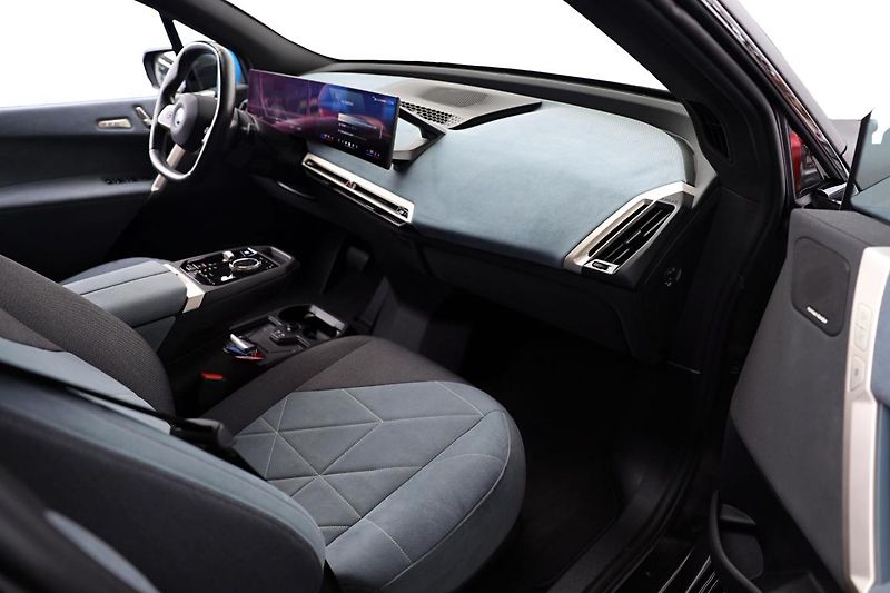 BMW iX xDrive40 - fotka 16 z 17