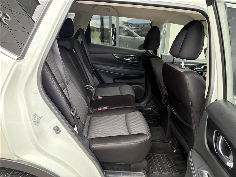 Nissan X-Trail 2,0 Xtronic 4x4 Acenta - fotka 14 z 19