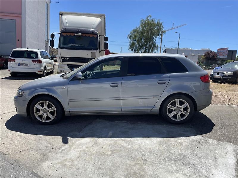 Audi A3 2,0 TDi 103kW*S-line*servis - fotka 8 z 47
