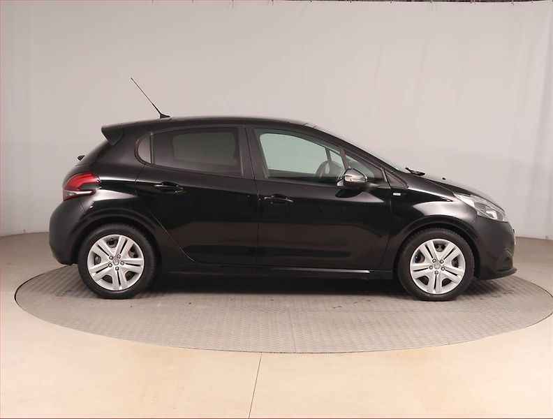 Peugeot 208 (2016) 1.6 BlueHDi, Tempomat - fotka 6 z 15