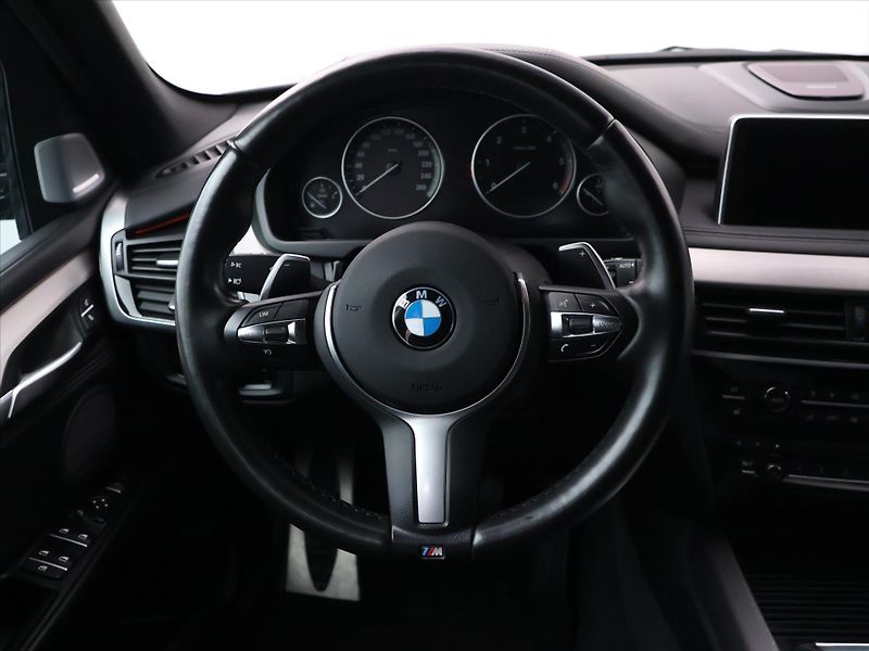 BMW X5 3,0 40d 230kW xDrive M-Paket C - fotka 15 z 32