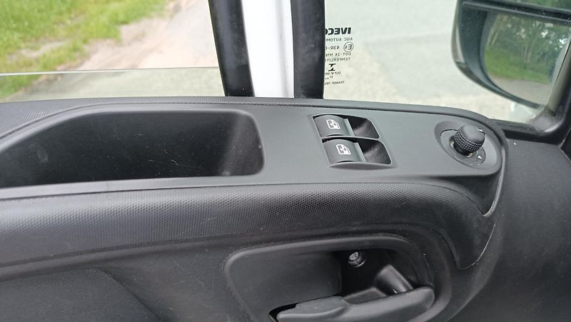 Iveco Daily 35S16V 78t km !! 16m3 klima - fotka 16 z 19