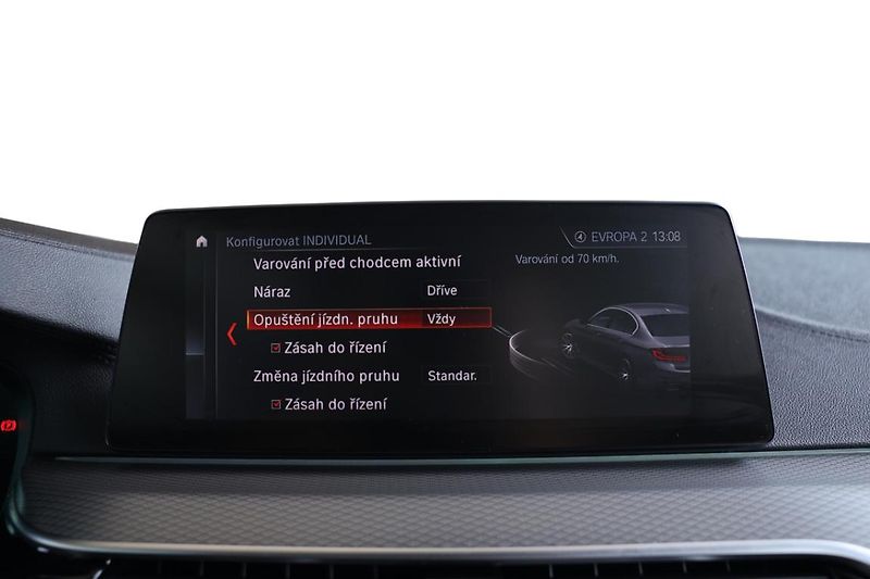 BMW Řada 5 530d xDrive Limousine - fotka 15 z 30