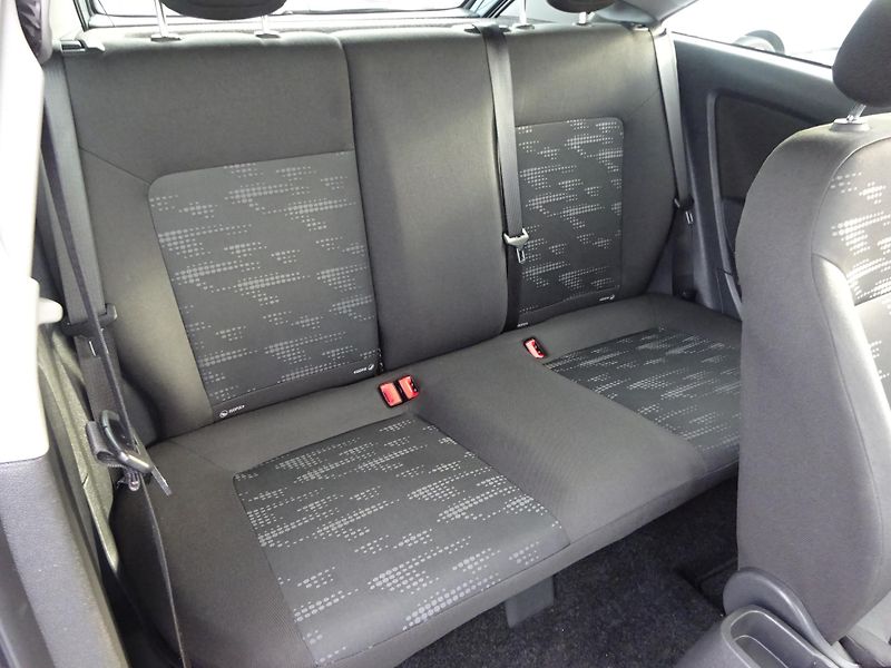 Opel Corsa 1.4i 74kW AUTOMAT SERVISKA - fotka 17 z 26