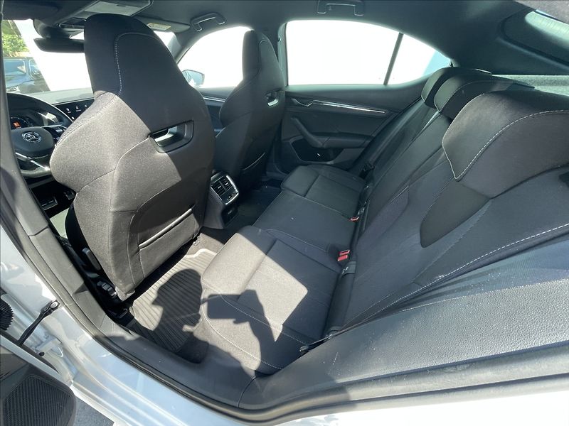 Škoda Octavia 2,0 TDI DSG Style Plus TAŽNÉ - fotka 17 z 23