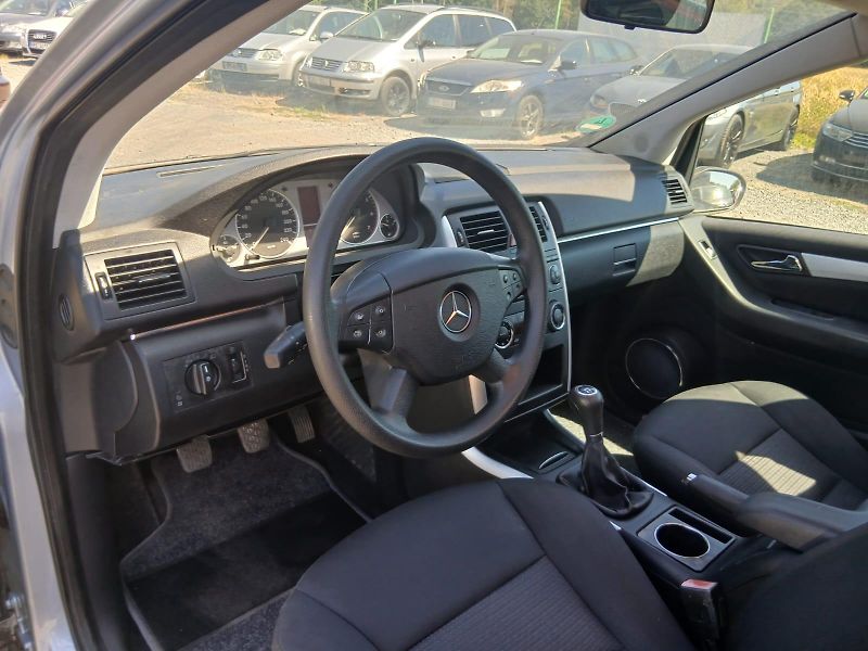 Mercedes-Benz Třídy B 170i, nová STK, celoroční pneu - fotka 22 z 36