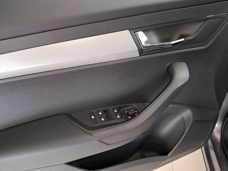 Škoda Karoq (2023) Ambition DSG 1,5TSi 110kW - fotka 30 z 32