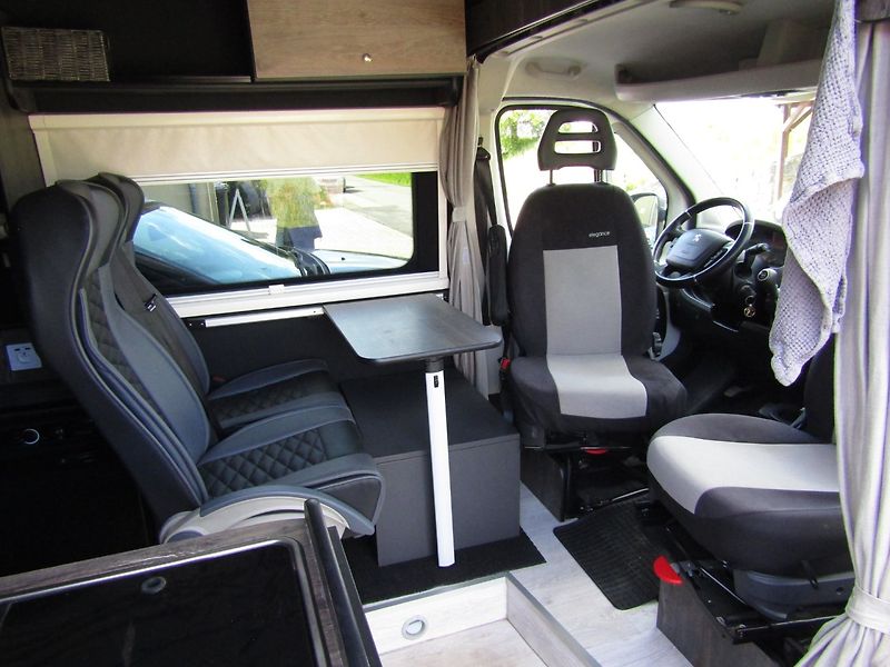 Peugeot Ostatní (2014) 2.2 HDI 96kW OBYTNÁ VESTAVBA - fotka 16 z 33