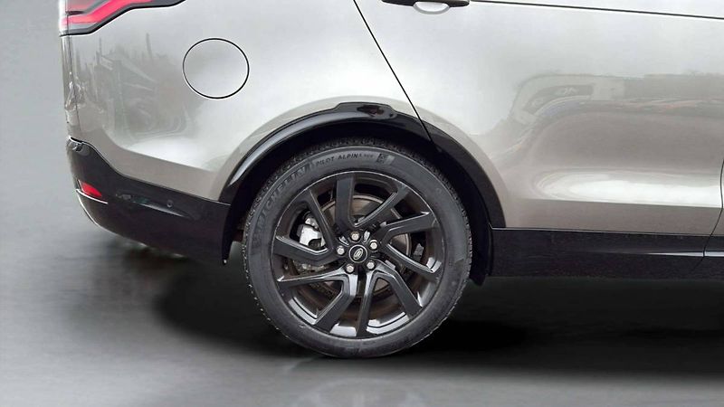 Land Rover Discovery R-Dynamic 3.0l MHEV AWD 8AT (2 - fotka 37 z 46