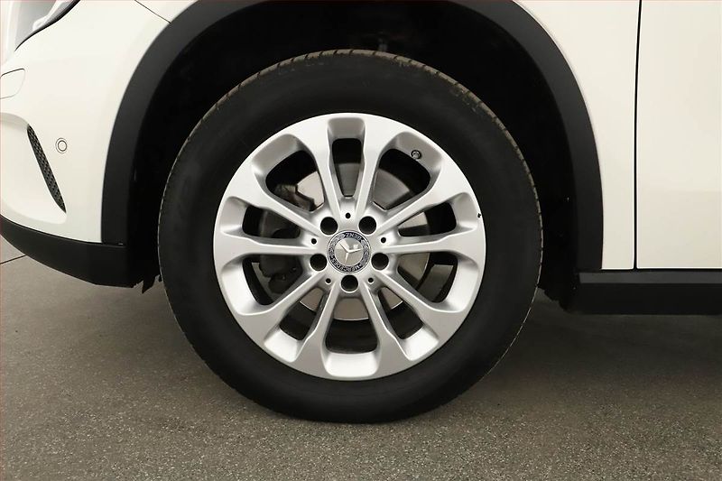 Mercedes-Benz GLA (2016) 200 CDI 4MATIC - fotka 12 z 17