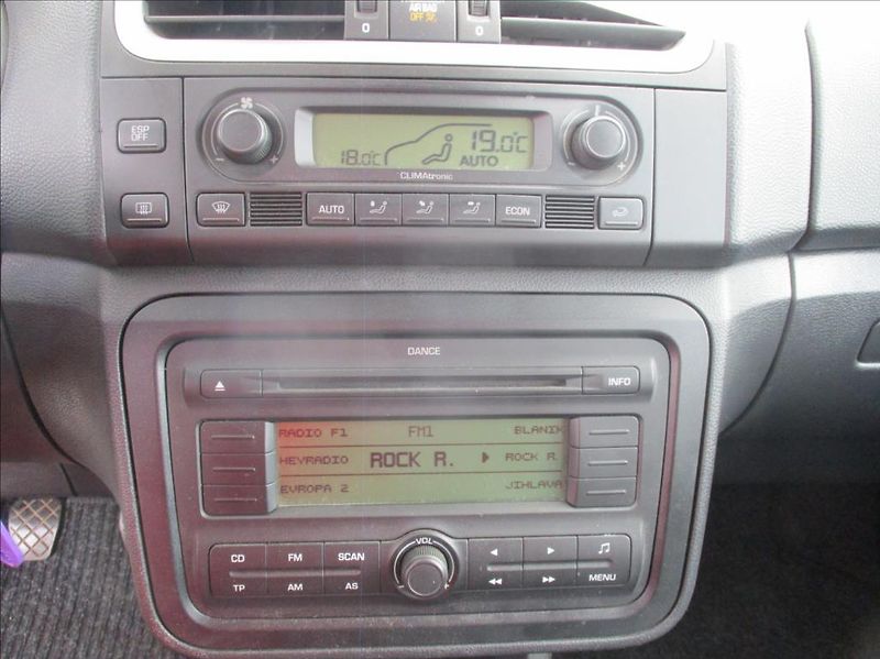 Škoda Fabia 1,4 i 16v, klima,servis,1.maj, - fotka 15 z 33