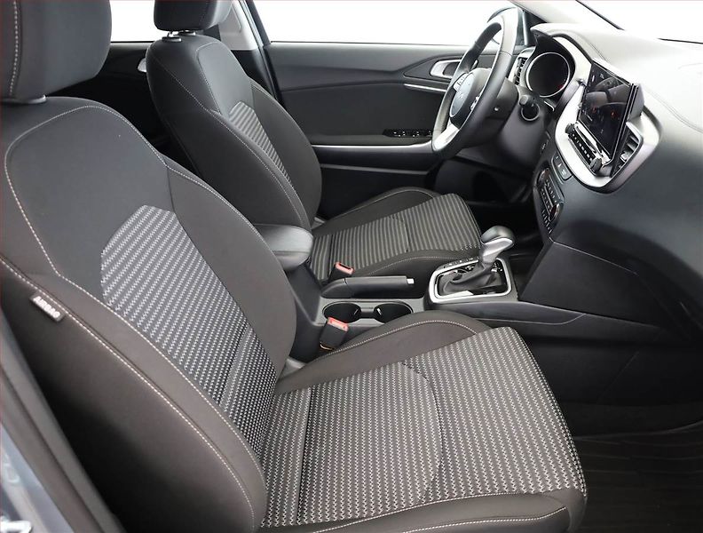 Kia Ceed (2025) 1.5 T-GDI - fotka 7 z 21