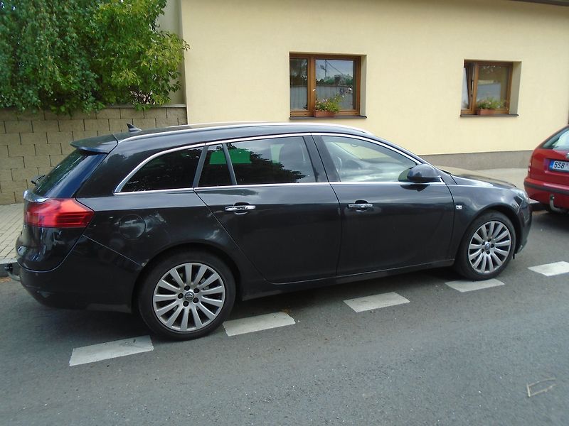 Opel Insignia (2011) 2.0 CDTi Combi 4X4 Automat - fotka 6 z 16