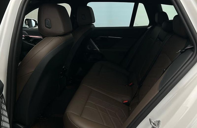 BMW i5 eDrive40 Touring M Kam Tažné - fotka 13 z 26