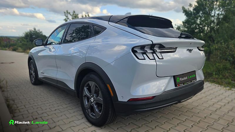 Ford Mustang Mach-E (2021) xtended Range 99 kWh - fotka 2 z 11