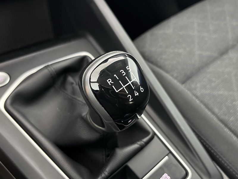 Volkswagen Golf Life - fotka 20 z 28