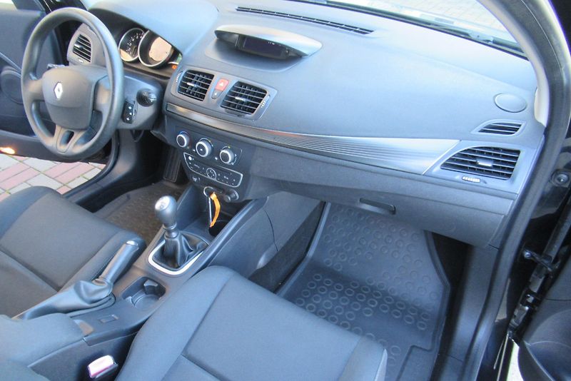 Renault Mégane 1.6i  KLIMA  - fotka 11 z 20