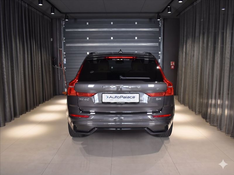 Volvo XC60 2,0 B4 AWD Ultimate tažné,pano - fotka 4 z 28