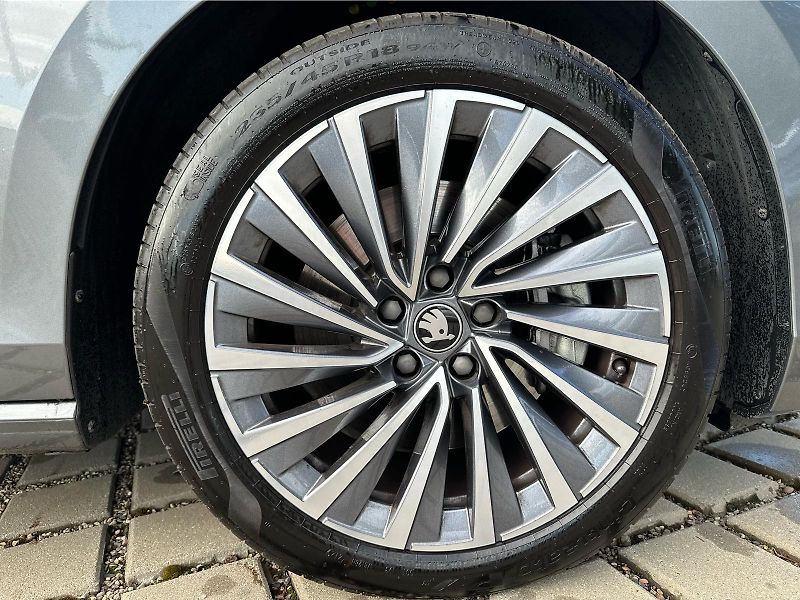 Škoda Superb 2,0 TDI / 142 kW 4x4 L&K DSG, - fotka 22 z 25