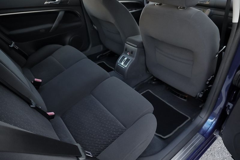 Škoda Superb 1.9 TDi COMFORT - fotka 17 z 31