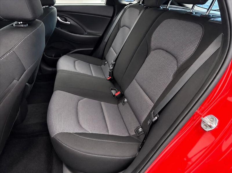 Hyundai i30 1,0 88 KW COMFORT - fotka 8 z 16