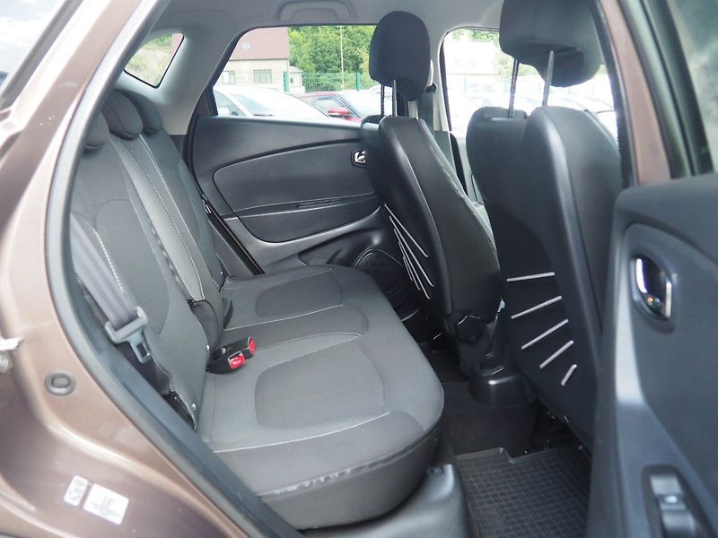 Renault Captur (2014) 1.2 TCe 88kW, Dynamique, AT - fotka 16 z 36
