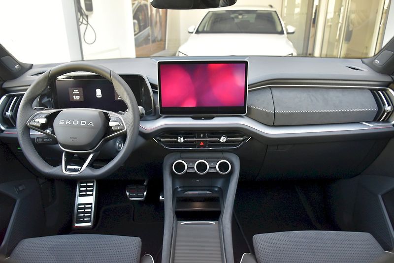 Škoda Kodiaq (2025) SPORTLINE 4X4 TD 142/2.0 A7A - fotka 5 z 43