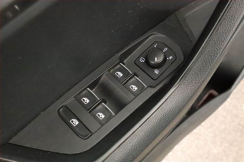 Škoda Karoq (2018) 2.0 TDI, 4X4, Kůže, Navi - fotka 14 z 20