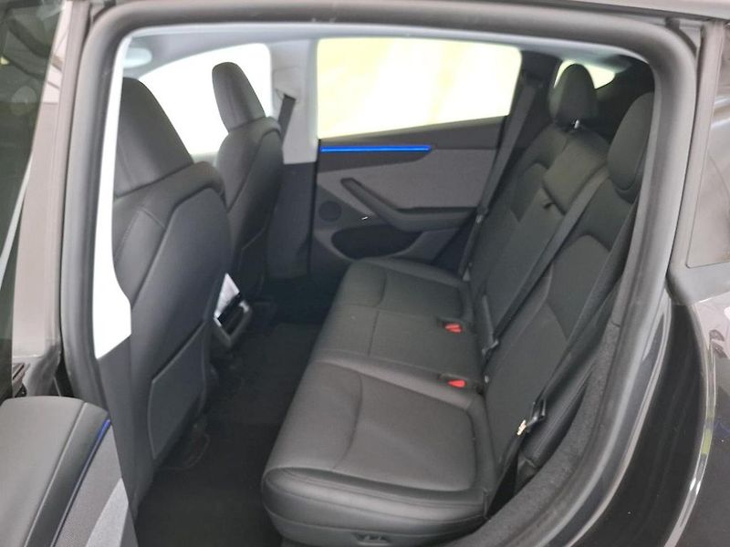 Tesla Model Y RWD 220kw  - fotka 8 z 11